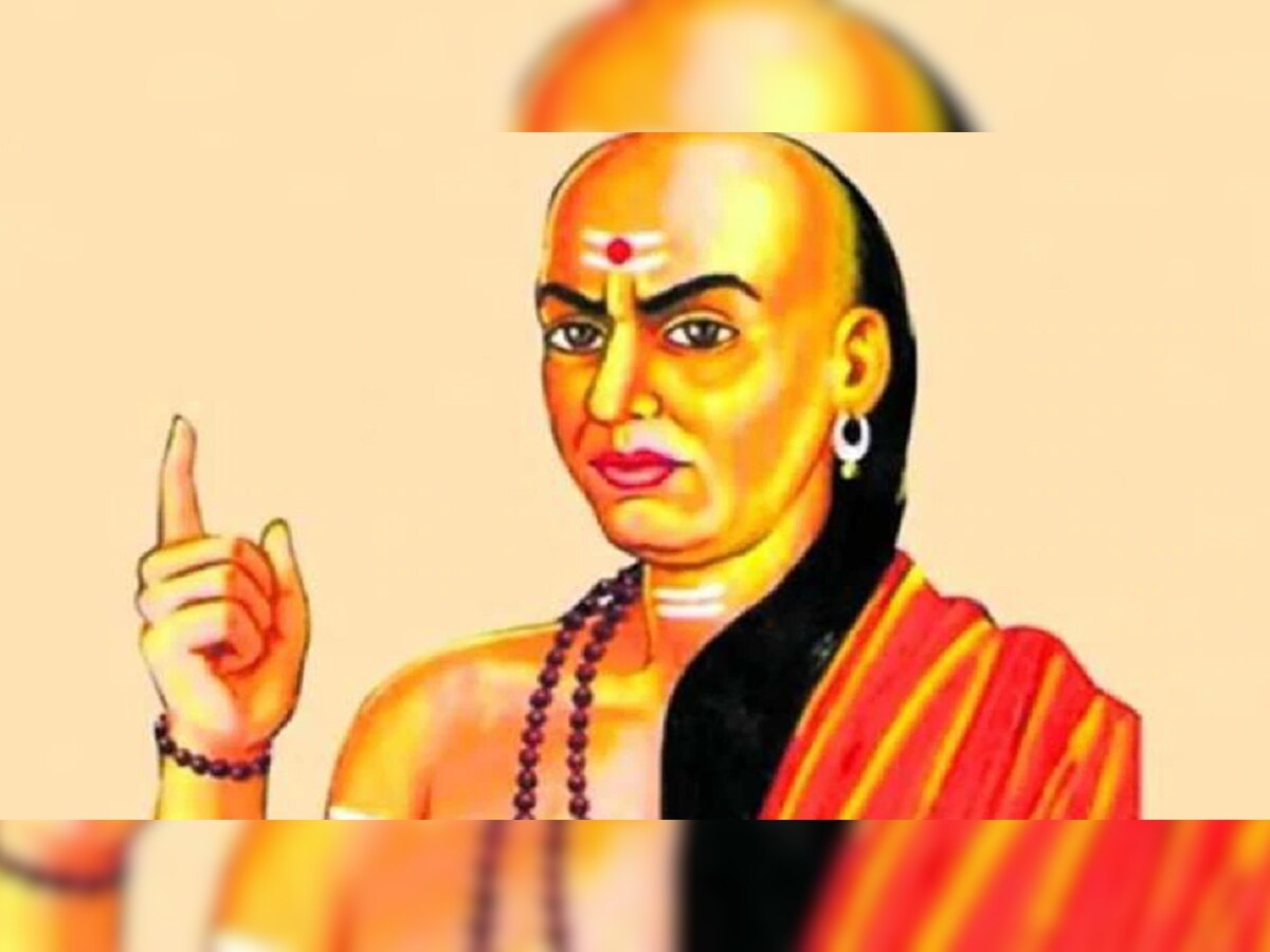 Chanakya Niti : पत्नीला कधीच नका सांगू 'या' गोष्टी; समस्त 'नवरे'बुवांनी लक्षपूर्वक पाहा title=