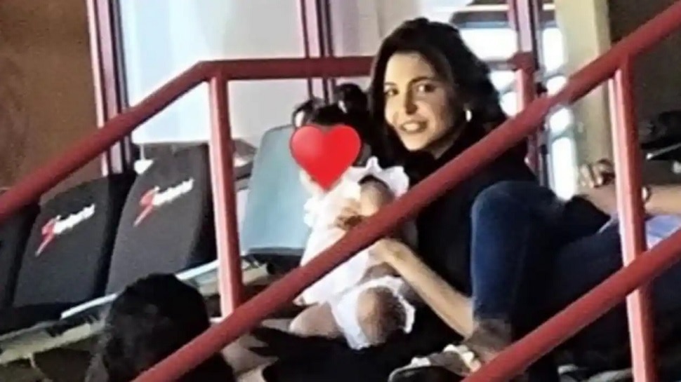 Virat Kohli Anushka Sharma Share Cute Pics of Daughter VAMIKA kisses Photo Viral on Social media