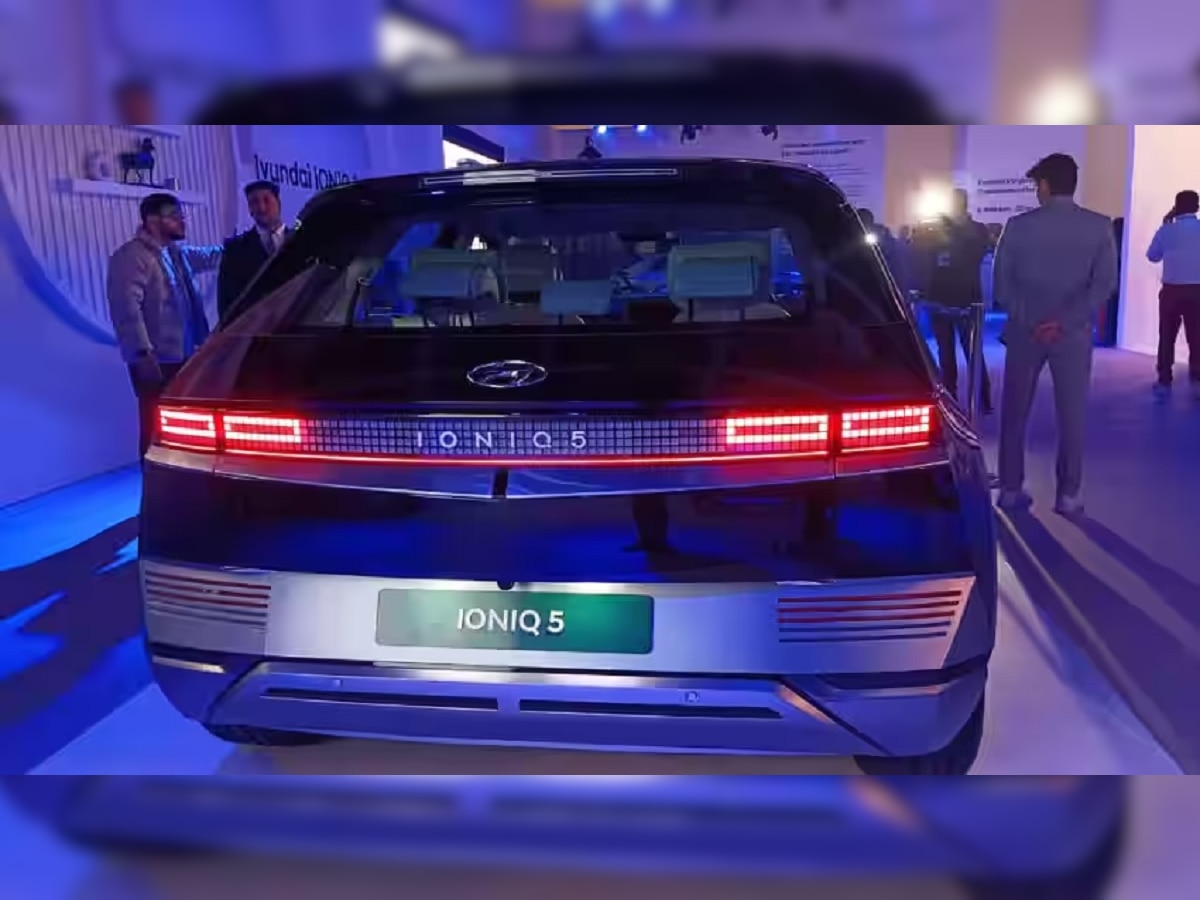 Auto Expo 2023 मध्ये ह्युंदाईची इलेक्ट्रिक गाडी IONIQ5 ची धूम, जाणून घ्या किंमत title=