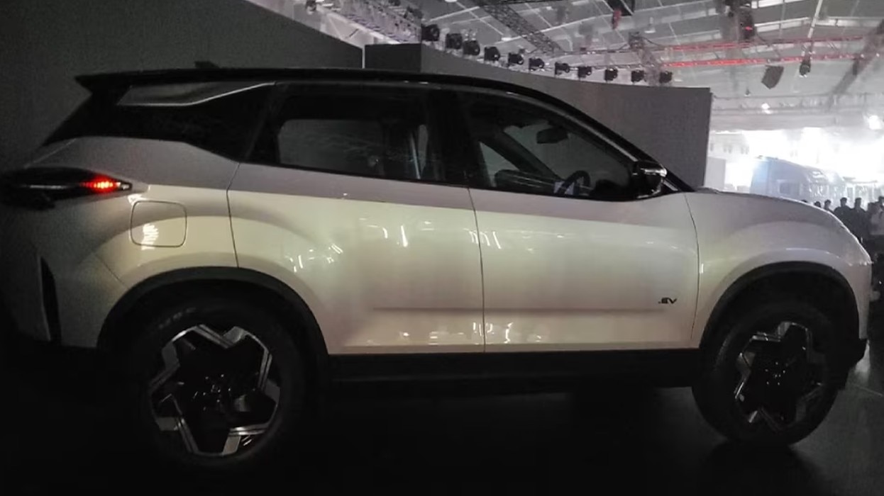 Photos of Tata Harrier EV unveiled At Auto Expo 2023 Check Features and Specification