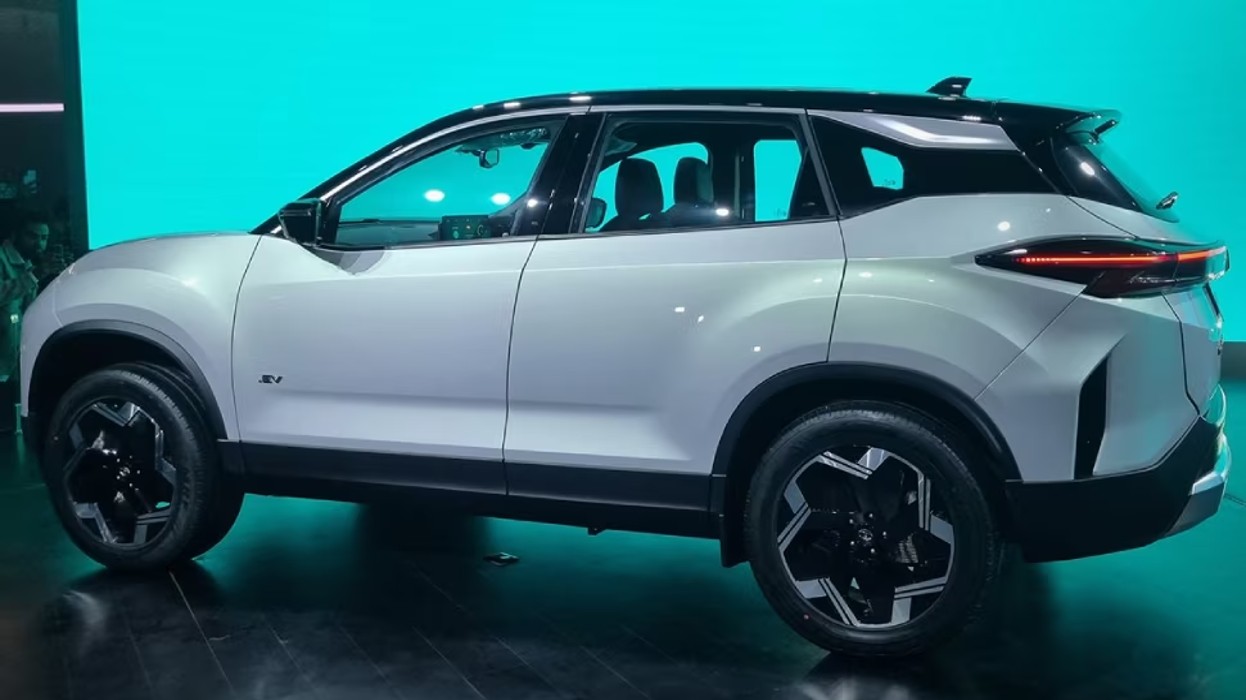 Photos of Tata Harrier EV unveiled At Auto Expo 2023 Check Features and Specification