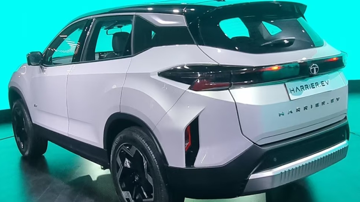 Photos of Tata Harrier EV unveiled At Auto Expo 2023 Check Features and Specification