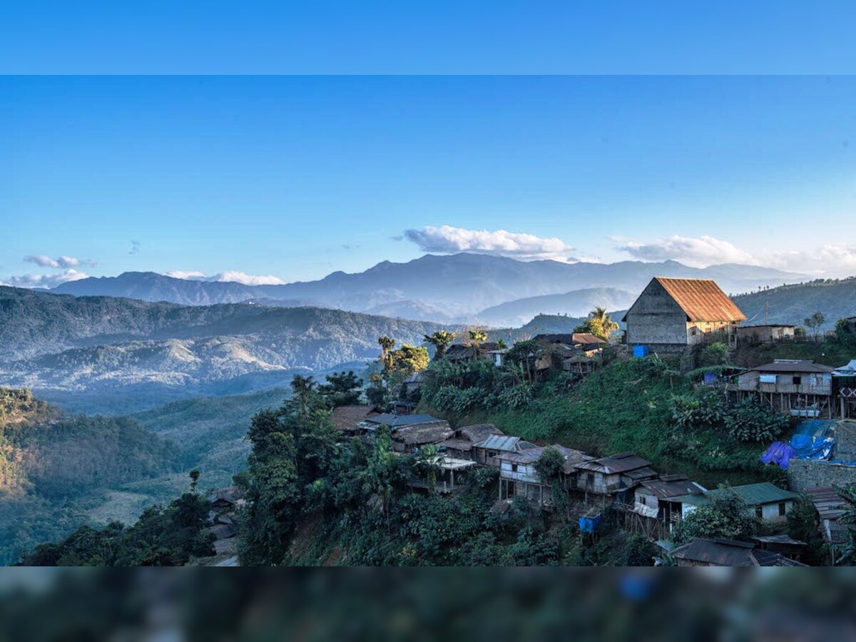 Two nation village : एका गावात दोन देश; जेवतात भारतात आणि झोपतात म्यानमारमध्ये, नेमकं काय आहे वैशिष्ट्य... title=