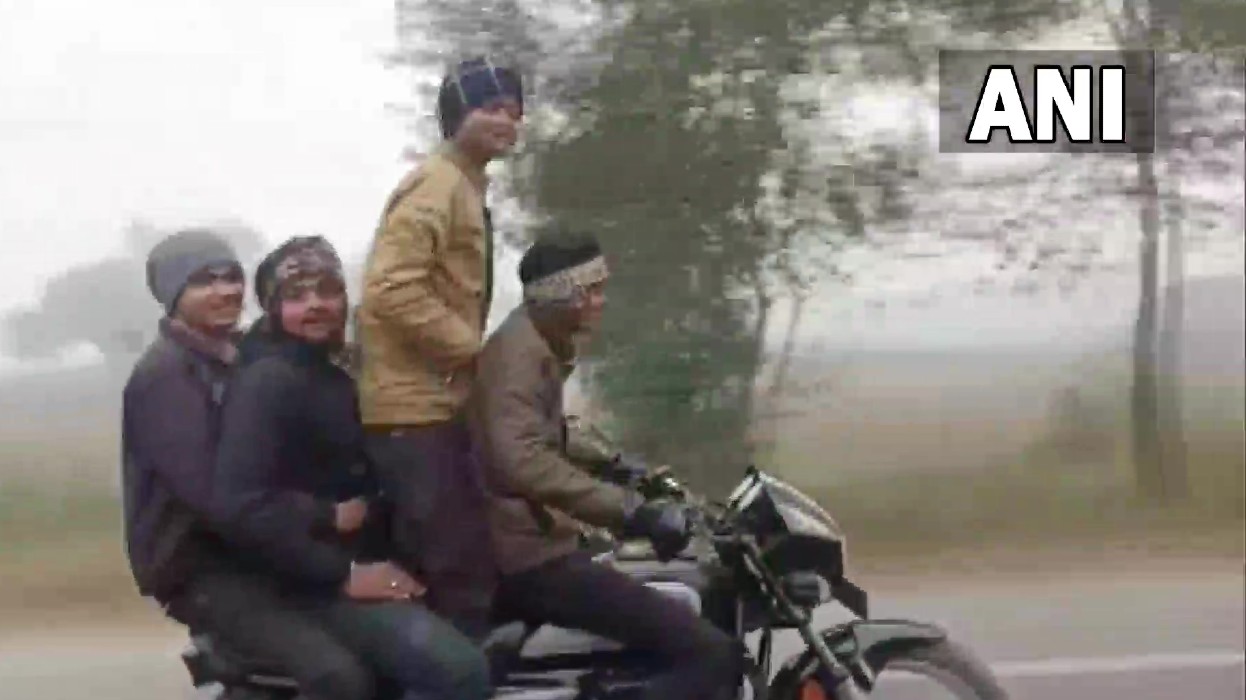 14 People Riding on 3 Bikes in Full Speed bikes seized by UP Bareilly Police