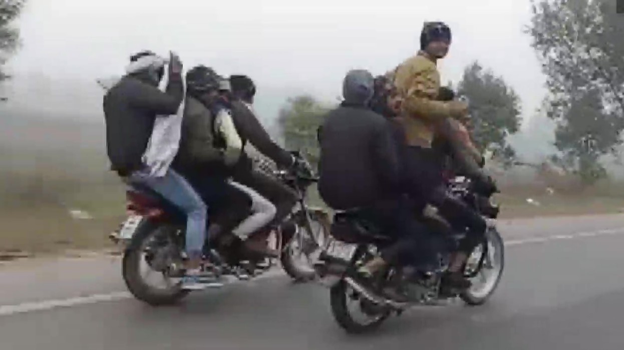 14 People Riding on 3 Bikes in Full Speed bikes seized by UP Bareilly Police