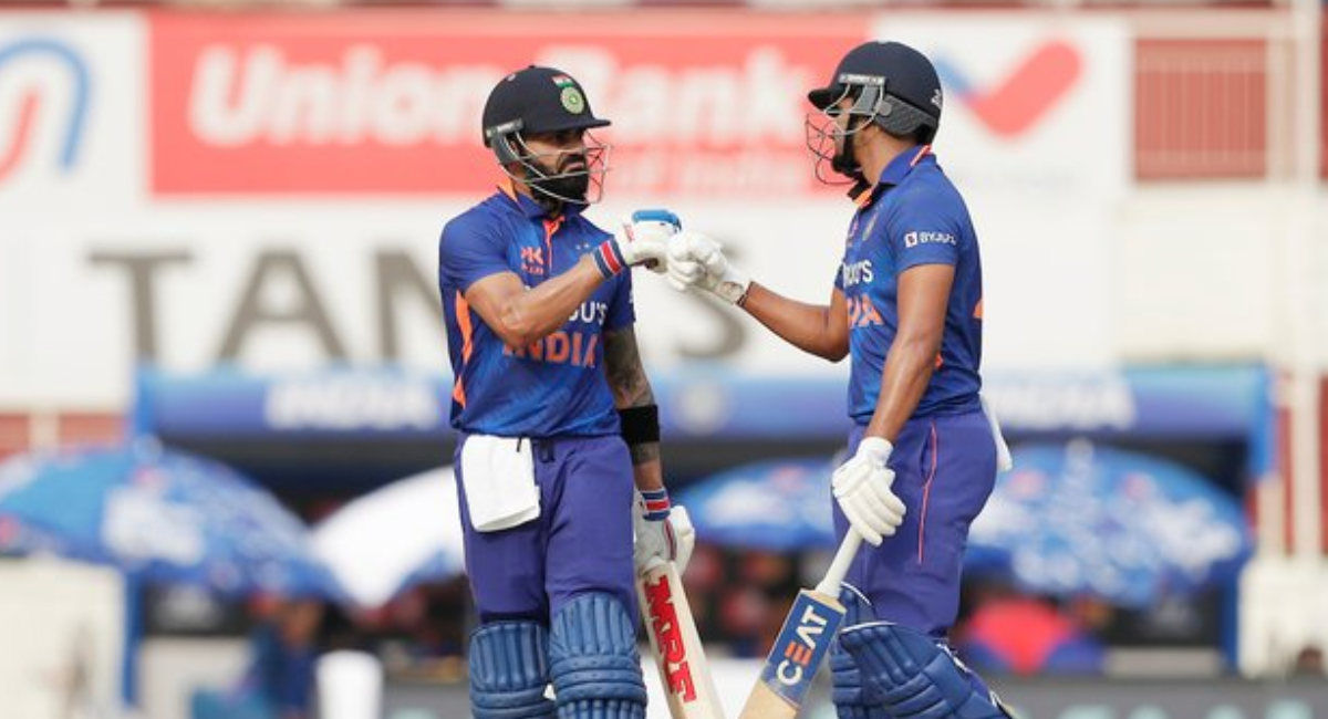 Ind vs Sl 3rd ODI : विराटच्या वादळासमोर श्रीलंकेचा धुरळा, 'इतक्या' धावांचं आव्हान! Ind vs Sl 3rd ODI : विराटच्या वादळासमोर श्रीलंकेचा धुरळा, 'इतक्या' धावांचं आव्हान!