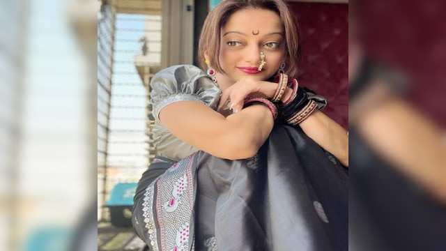 640px x 360px - Manasi Naik shares hot sensational saree photo on social media