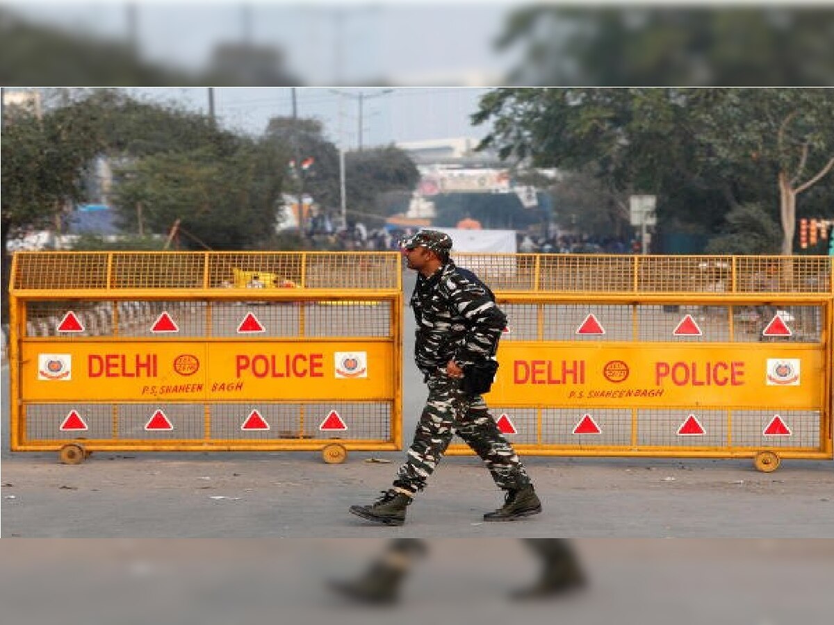 Delhi Crime : तरुणाला घरी नेले आणि... अटक केलेल्या दहशतावाद्यांचे कृत्य ऐकून पोलिसांच्या पायाखालची जमिनच सरकली title=