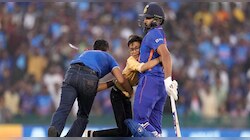 Video Viral : मोठ्या मनाचा रोहित! मैदानात धावून आलेल्या फॅनसाठी सिक्यूरीटीला केली विनंती