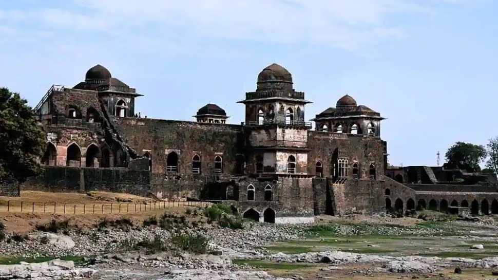 mandu tourist place