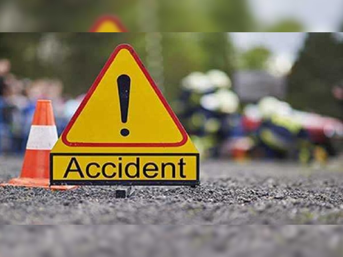 Beed Accident : कार आणि दुचाकीचा भीषण अपघात, तिघांचा जागीच मृत्यू  title=