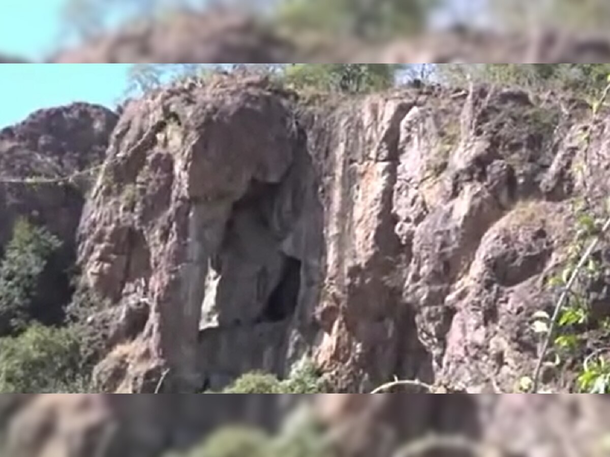 Caves : आशियातील खंडातील सर्वात मोठी गुहा महाराष्ट्रात; 40 वर्ष जुनी परंपरा असलेल्या कचारगड यात्रेमुळे आली चर्चेत title=