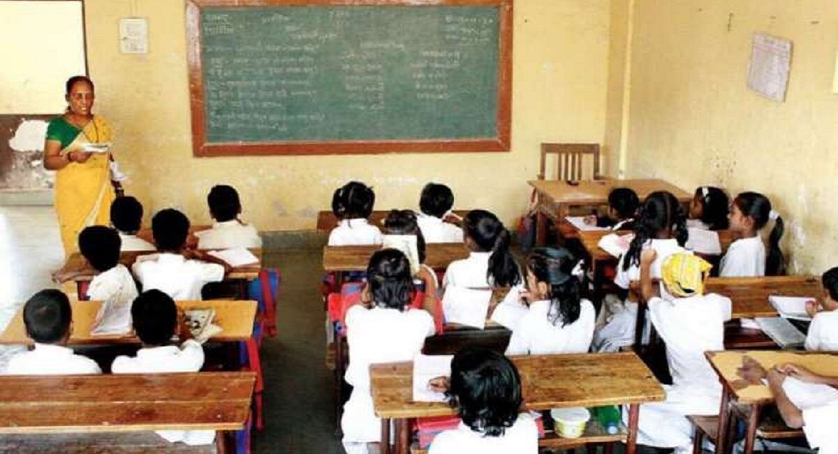 शिंदे सरकारचा मोठा निर्णय! शिक्षण सेवकांच्या मासिक मानधनात मोठी वाढ 