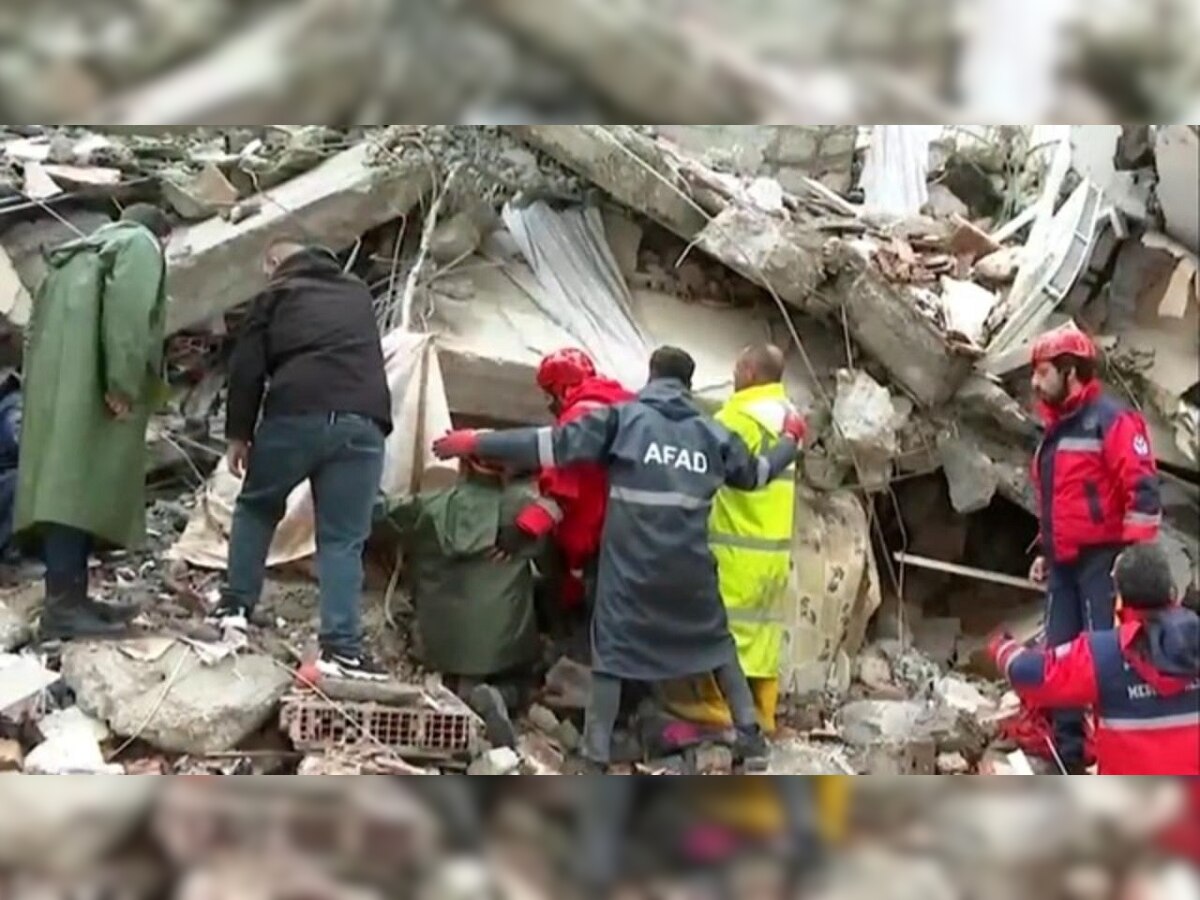 Turkey-Syria Earthquake : भूकंपाच्या ढिगाऱ्याखाली महिलेने दिला बाळाला जन्म, VIDEO आला समोर title=