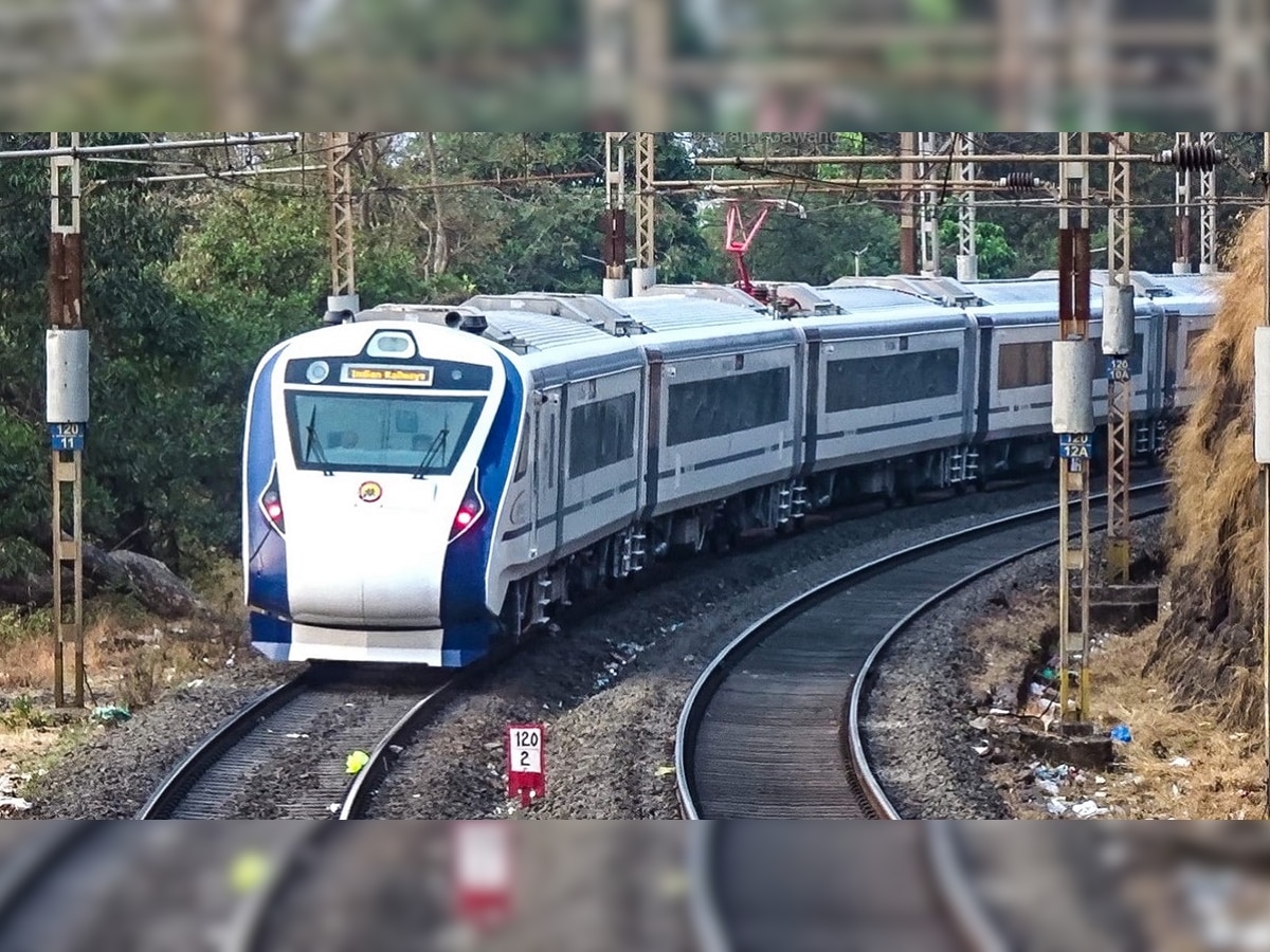 सैन्य भरतीसाठी अपात्र ठरल्यानंतर तरुणाने उचललं टोकाचं पाऊल, Vande Bharat Express समोर मारली उडी title=