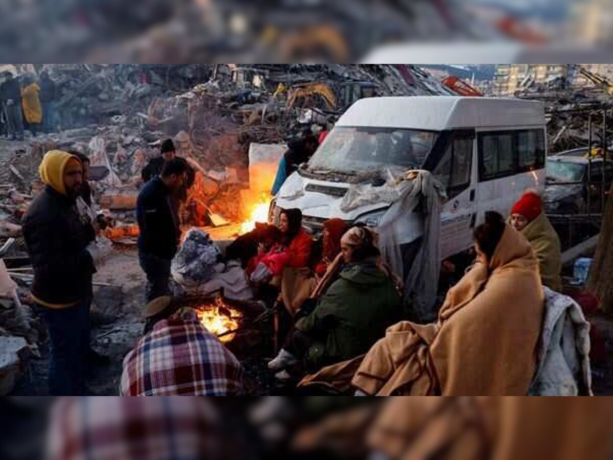 Turkey Syria Earthquake: भूकंपातील मृतांचा आकडा 19 हजारांच्या पुढे, कडाक्याच्या थंडीत पिण्याचं पाणी मिळेना, लोकांचे हाल title=
