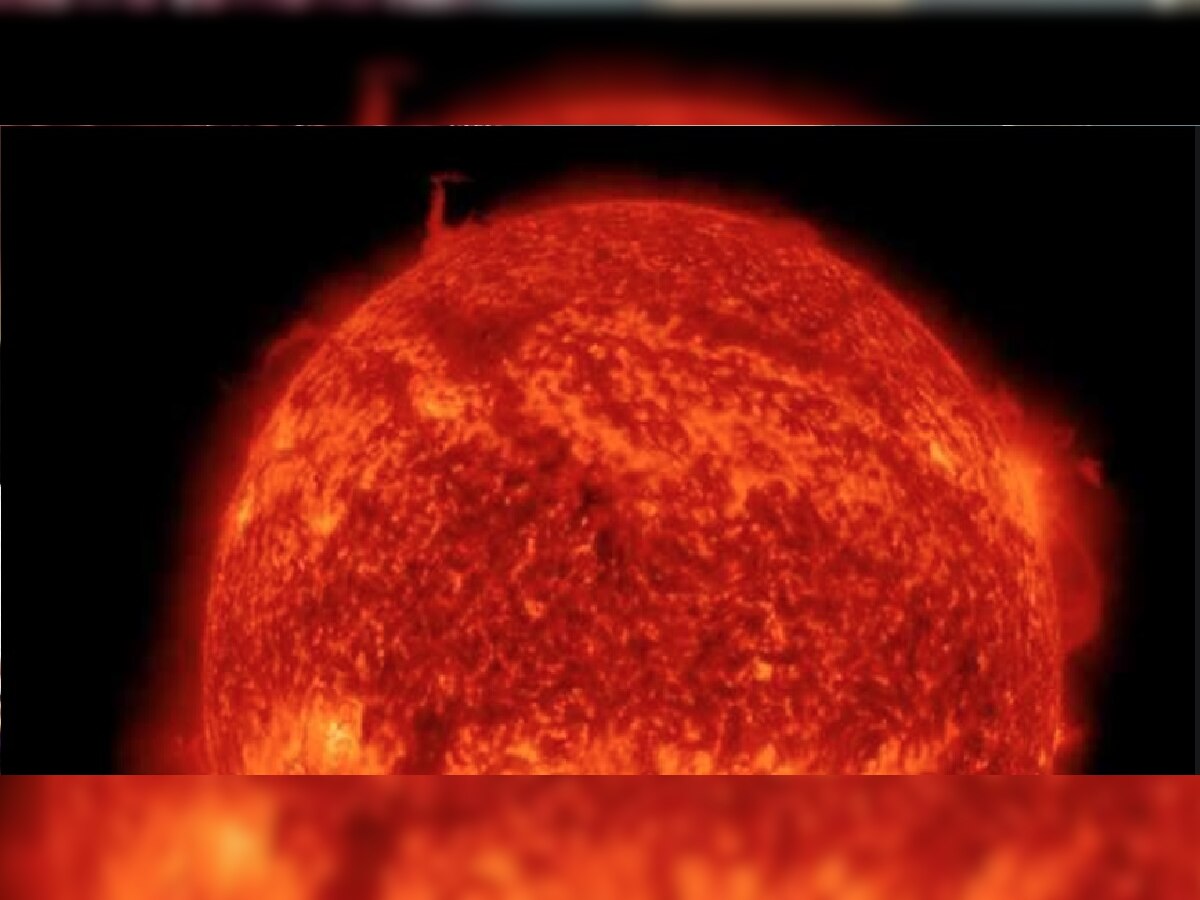 Huge Piece Of Sun Breaks: टेन्शन वाढवणारी बातमी! सूर्याचा तुकडा पडला; वैज्ञानिक आणि NASA ही संभ्रमात title=