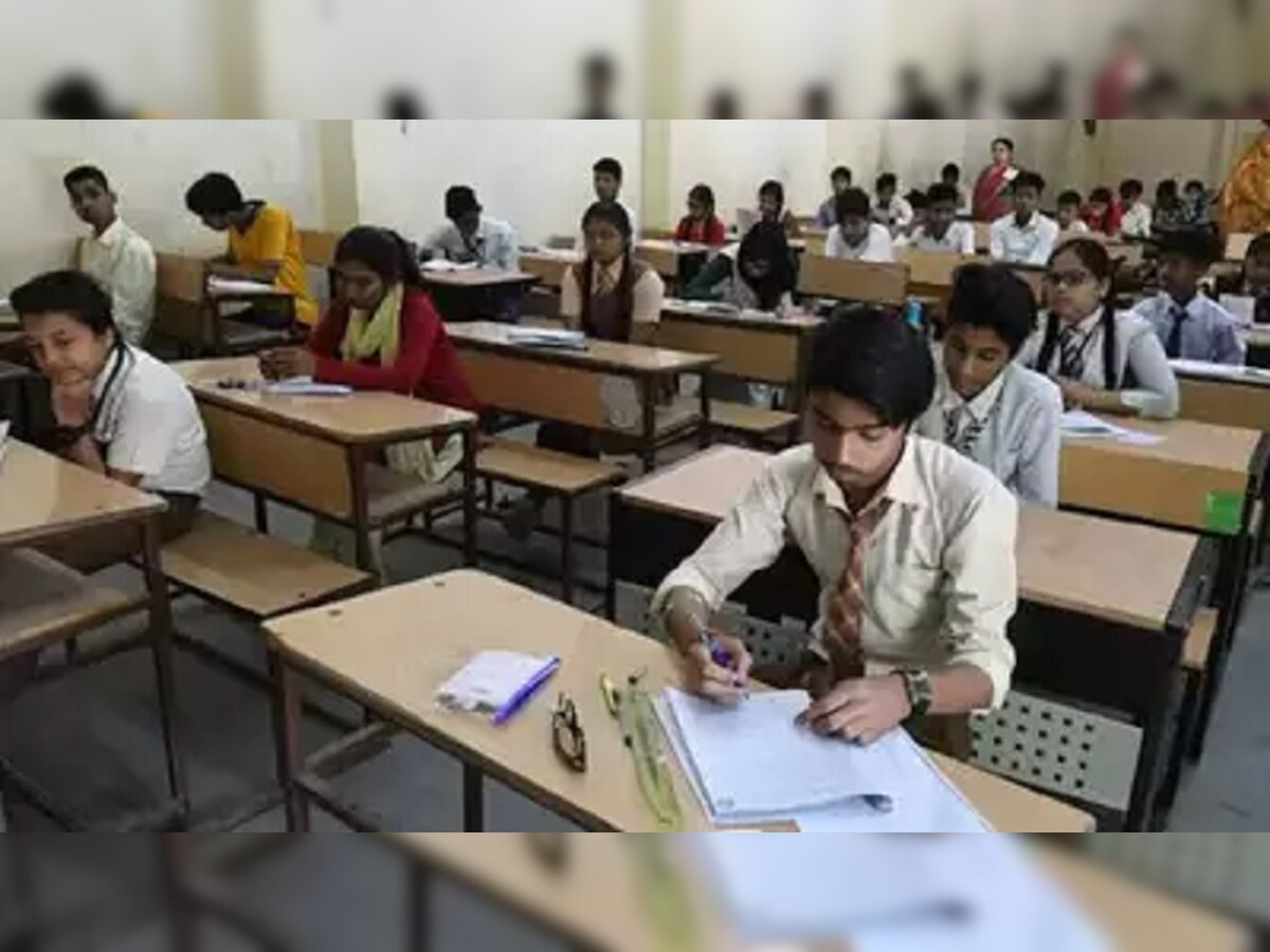 CBSE Board Exam 2023: 10वी, 12वीच्या परीक्षेला सुरुवात, 'या' आहेत मार्गदर्शक सूचना title=