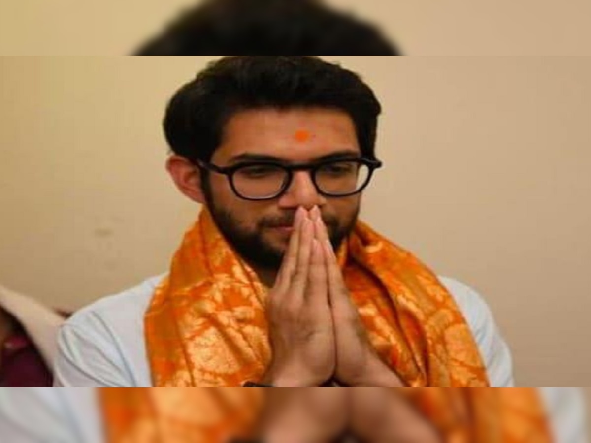 Uddhav Thackeray : उद्धव ठाकरे यांच्याकडून 'शिवसेना' गेल्यानंतर आदित्य ठाकरे यांच्या 'या' फोटोची चर्चा title=