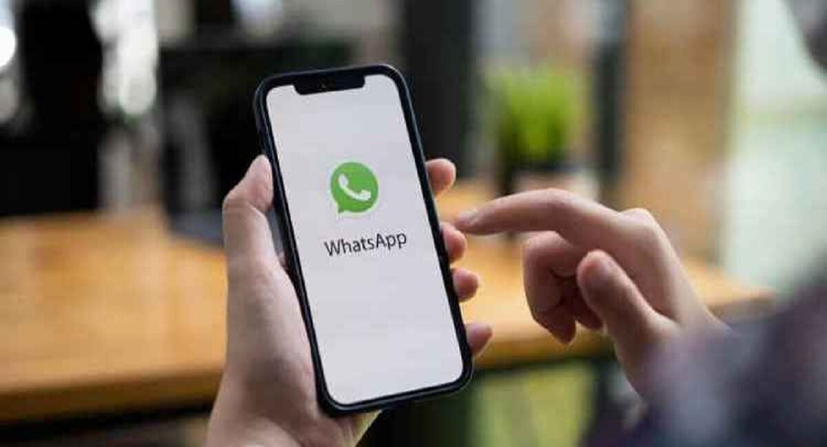 Whatsapp युजर्स सावधान! 'या' स्कॅममुळे तुमचे Bank अकाउंट होईल रिकामी Whatsapp युजर्स सावधान! 'या' स्कॅममुळे तुमचे Bank अकाउंट होईल रिकामी