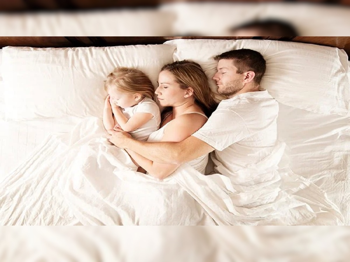 Sleeping Problems : तुमचं वय किती ? तुम्ही झोपता किती ? जाणून घ्या वयानुसार तुम्ही किती झोपायला हवं?  title=