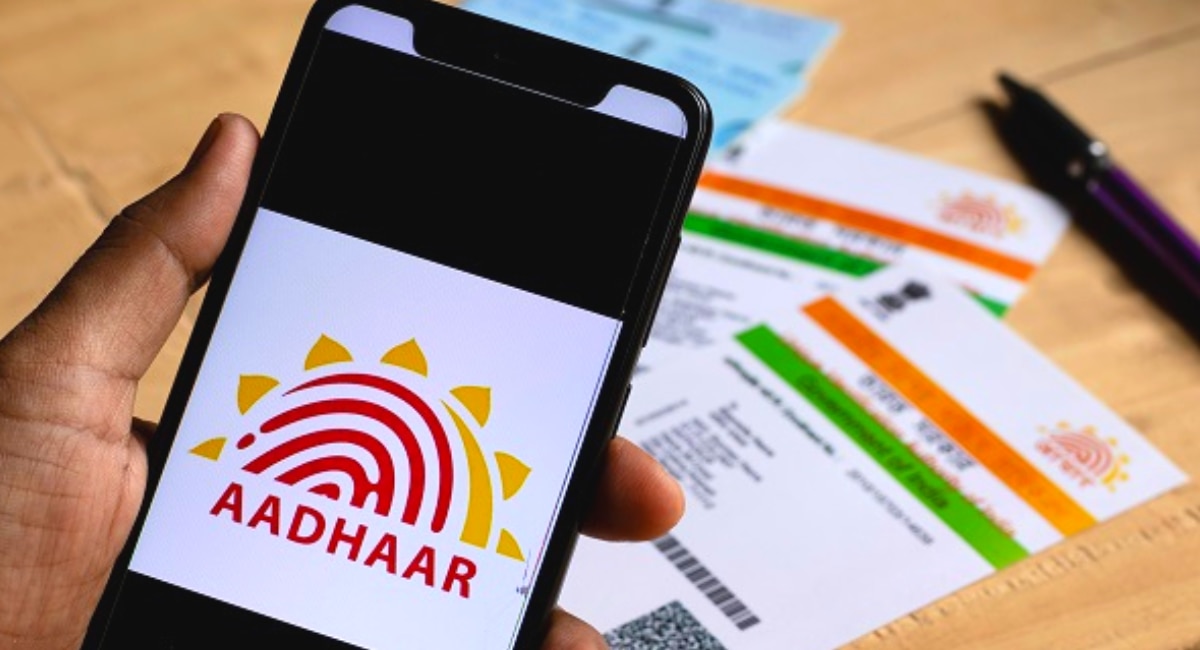 Aadhaar Card: तुम्हीही जुनं आधार कार्ड वापरताय? आत्ताच्या आता Update करा, जाणून घ्या संपूर्ण प्रक्रिया!