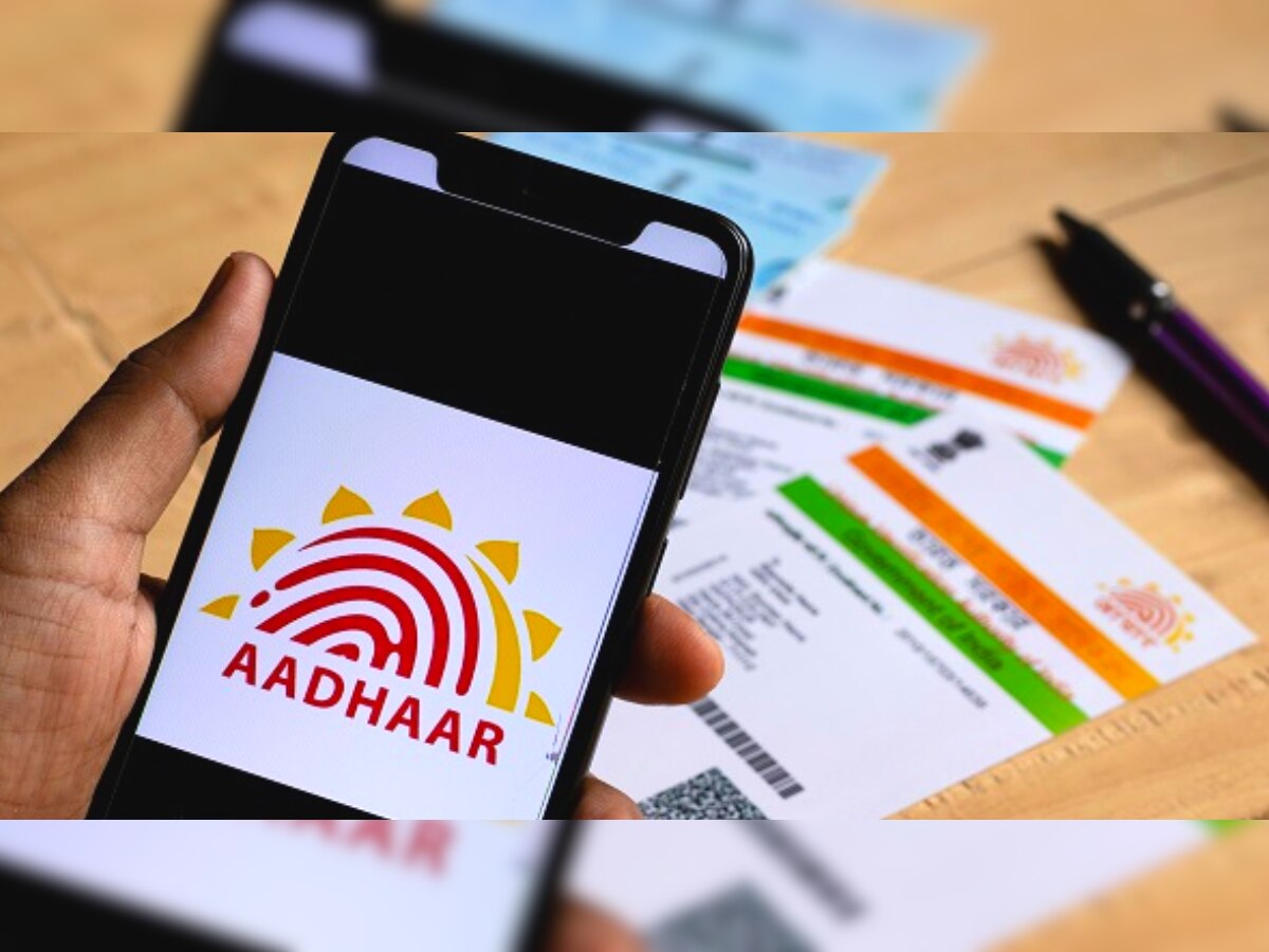 Aadhaar Card: तुम्हीही जुनं आधार कार्ड वापरताय? आत्ताच्या आता Update करा, जाणून घ्या संपूर्ण प्रक्रिया! title=