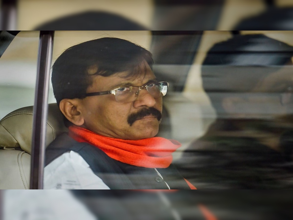 Sanjay Raut : संजय राऊत मोठ्या अडचणीत सापडले? ठाण्यातील पोलिस ठाण्यात गुन्हा दाखल title=
