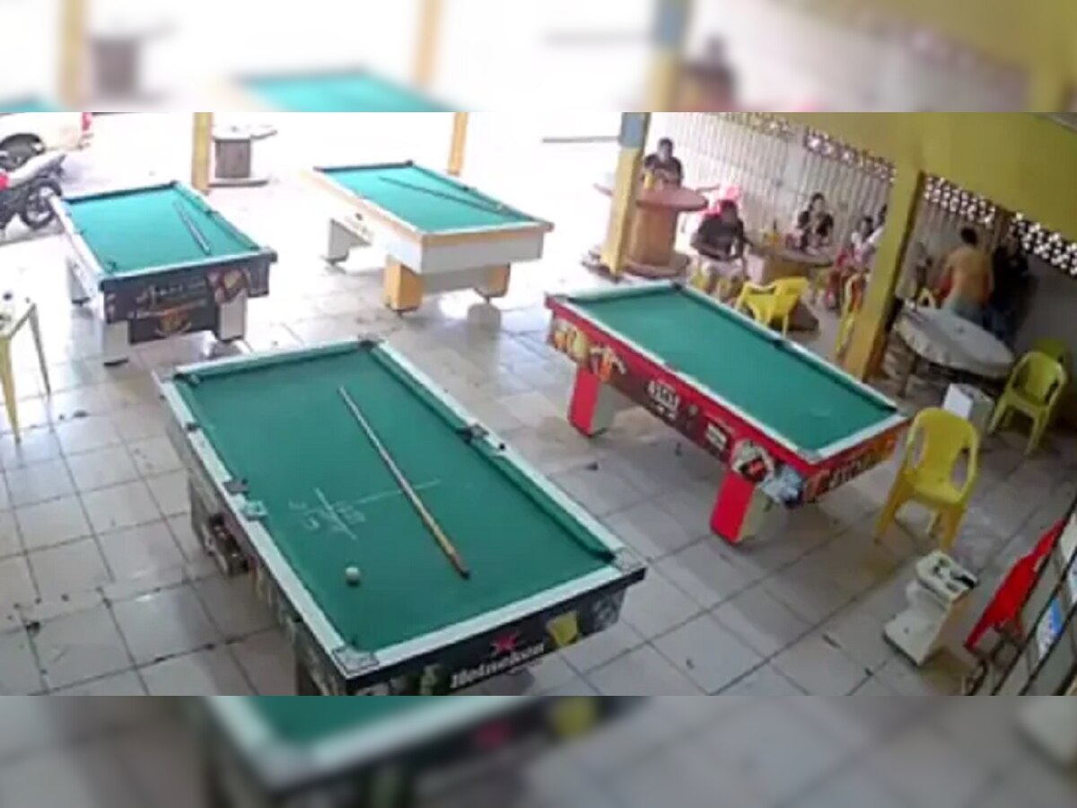 Pool Game सुरु असतानाच काही मिनिटात पडला रक्ताचा सडा; CCTV पाहून धक्का बसेल title=