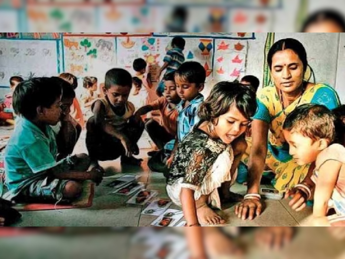 Anganwadi Jobs: महत्त्वाची बातमी! 20 हजार महिलांना मिळणार अंगणवाडीत नोकऱ्या, पाहा अर्ज करण्याची शेवटची तारीख title=