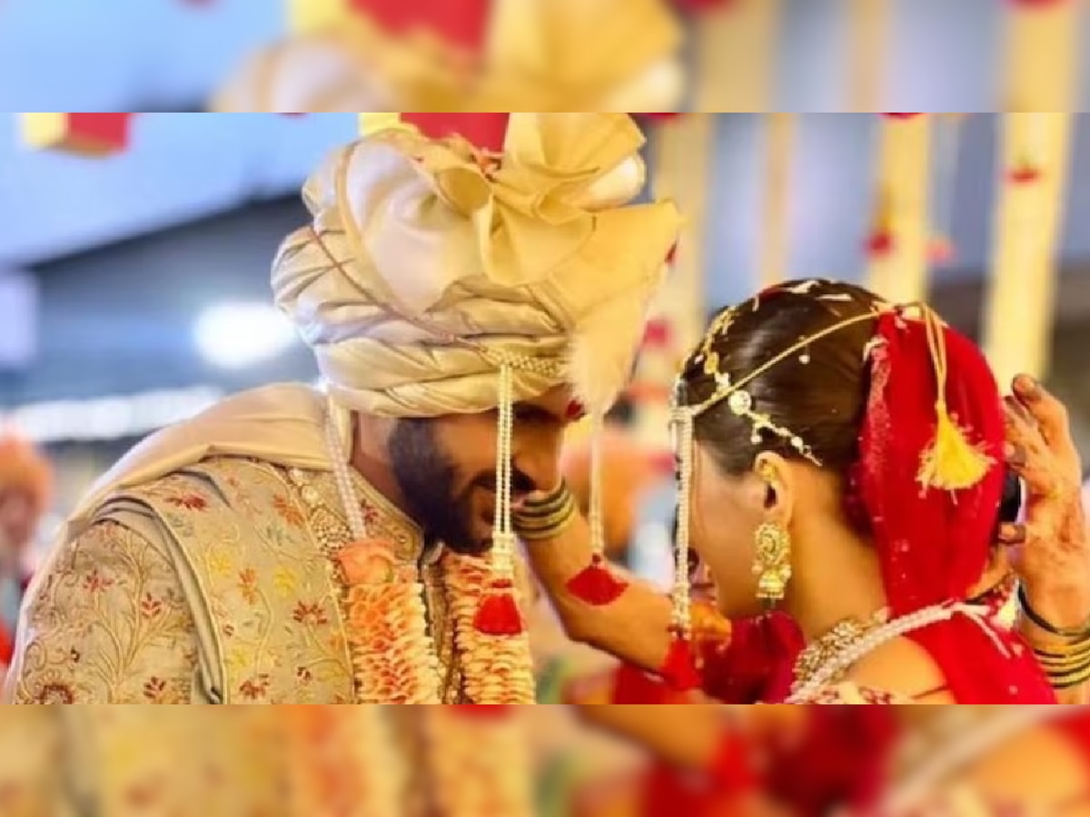 Shardul Thakur Marriage: 'लॉर्ड' शार्दुल अडकला लग्नबंधनात! 'या' सौंर्दर्यवतीने केलं क्लिन बोल्ड; पहिला Photo आला समोर title=