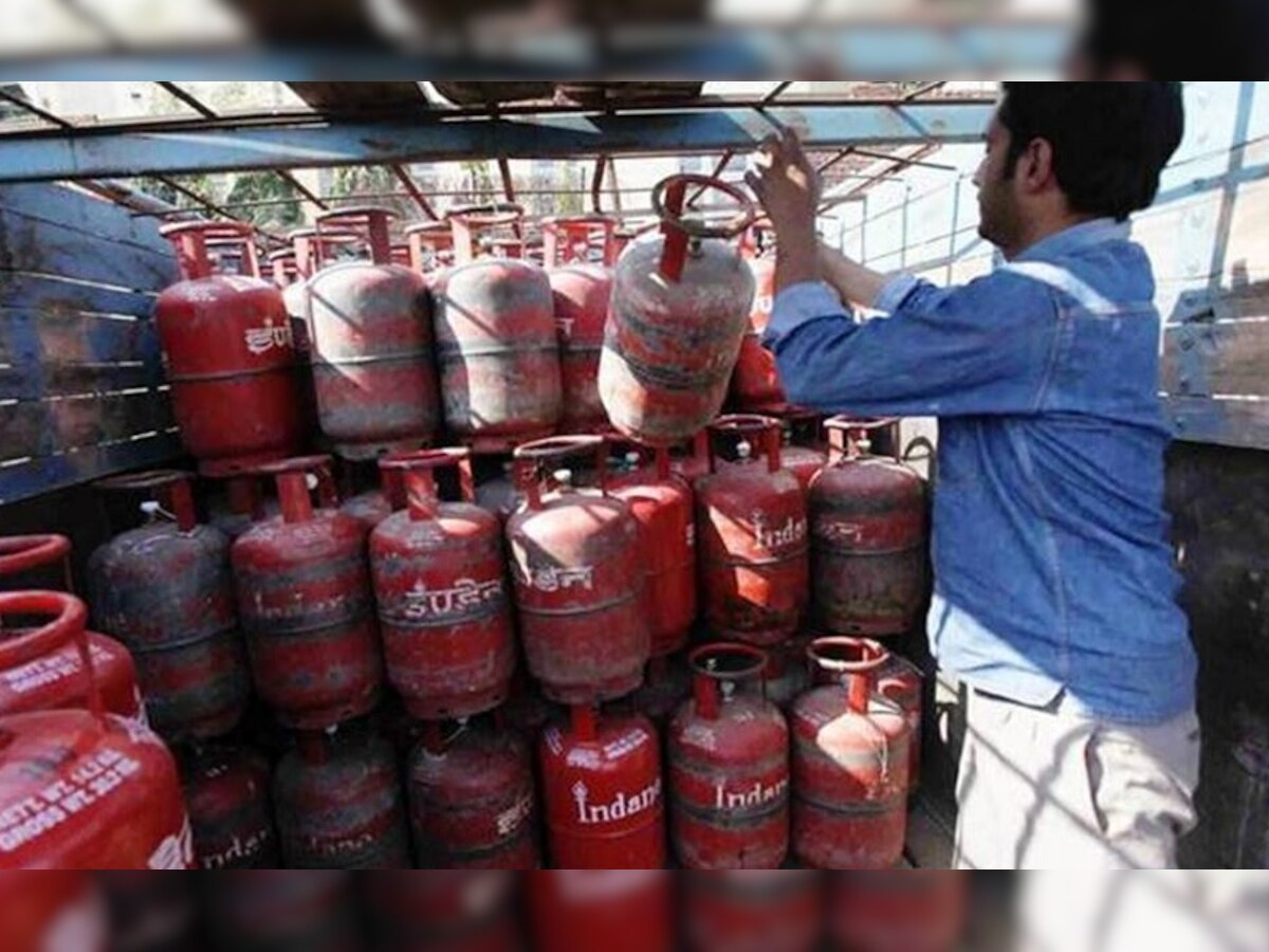 LPG Gas Cylinder Price Hike: महागाईचा भडका, घरगुती LPG सिलिंडरच्या दरात मोठी वाढ  title=