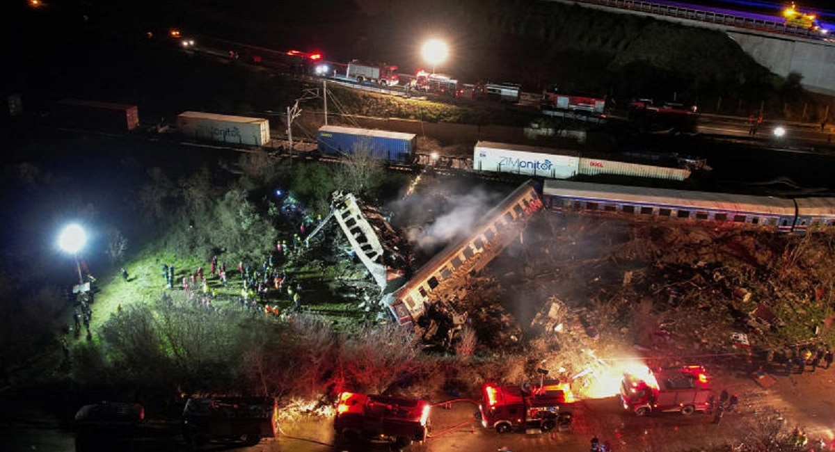 Greece Train Accident गरसमधय भषण दरघटन दन टरनच जरदर धडक हऊन ठर जखम