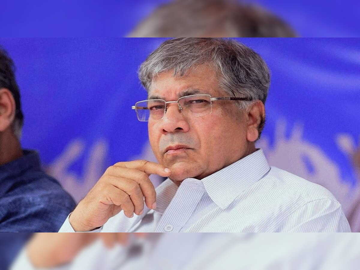 Prakash Ambedkar : औरंगजेब या मातीलले नाहीत का? प्रकाश आंबेडकर असं का म्हणाले? title=