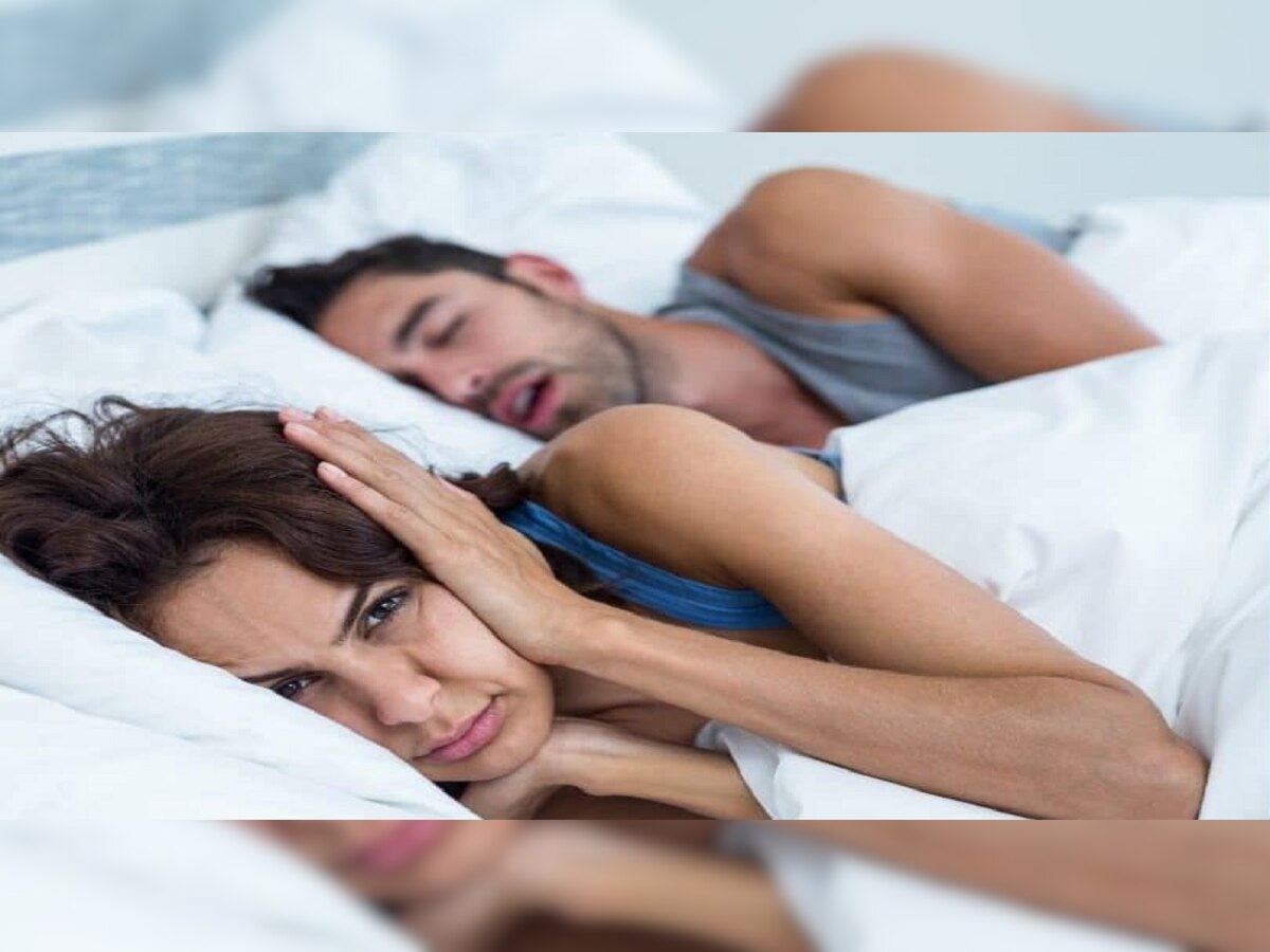 Snoring Remedies: तुम्हालाही आहे रात्री घोरण्याचा त्रास? मग आत्ताच जाणून घ्या 'हे' घरगुती उपाय.. title=