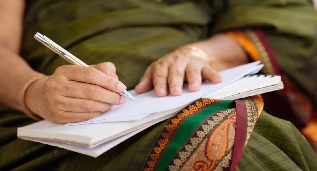 Women`s Day 2023 : 'ती'च आहे, तिच्या गावाची शिल्पकार; महाराष्ट्रातील हे गाव जगात भारी 