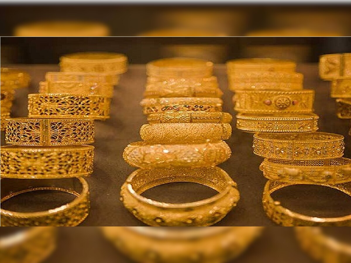 Gold Silver Price : मुंबईत सोन्या-चांदीच्या दरात घट; जाणून घ्या आजचा भाव title=