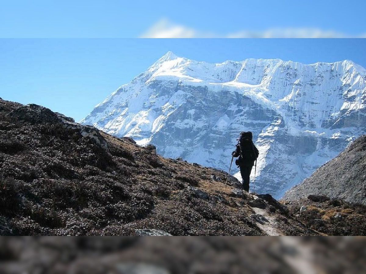 Trekking News : ट्रेकिंग करणाऱ्यांच्या पायात बेड्या; नव्या नियमामुळे अनेकजण पेचात  title=