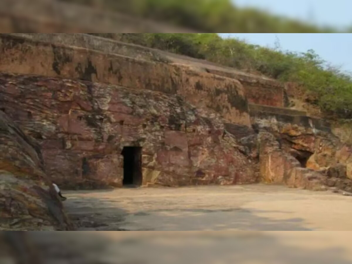 Sonbhandar Caves Mystery: दरवाजा उघडला की निघतो पैसा अन् सोनं? रहस्य अजूनही कायमच title=