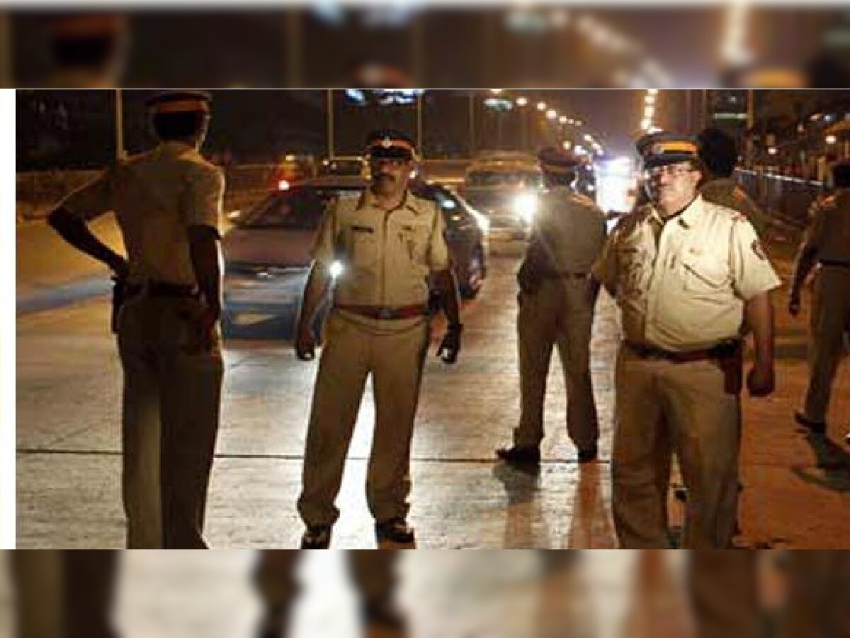 Mumbai Crime: कुठे गेली होतीस म्हणत तरुणीसोबत छेडछाड; वाचवायला गेलेल्या तरुणाचे डोके फोडले title=