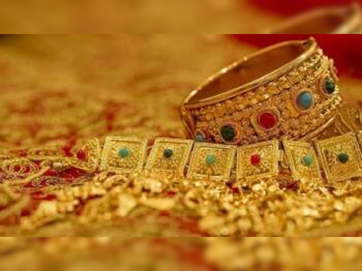 Gold-Silver Price: सोने-चांदी खरेदी करण्याचा विचार करताय, जाणून घ्या आजची किंमत title=