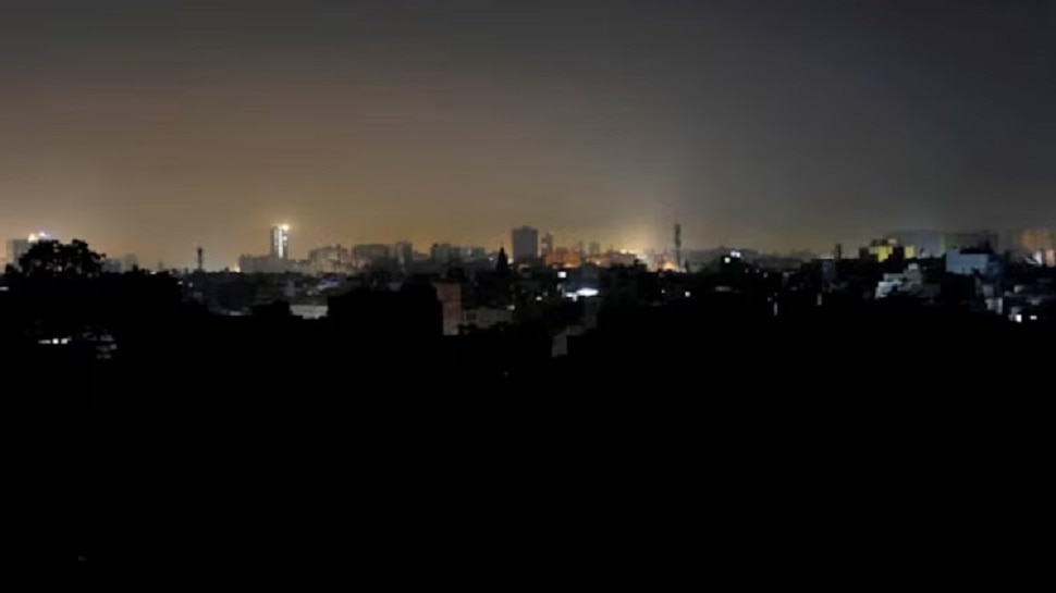 Pakistan's Karachi plunged into darkness, 40 percent power failure