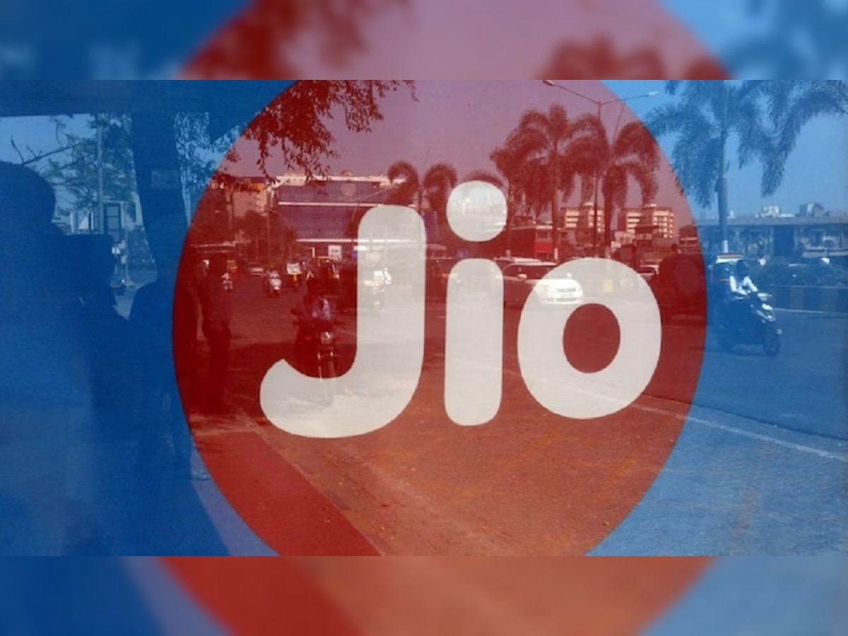 Jio चा खास Postpaid Plan! एकाच रिचार्जमध्ये चालवा चार मोबाईल, सोबत Amazon-Netflix फ्री  title=