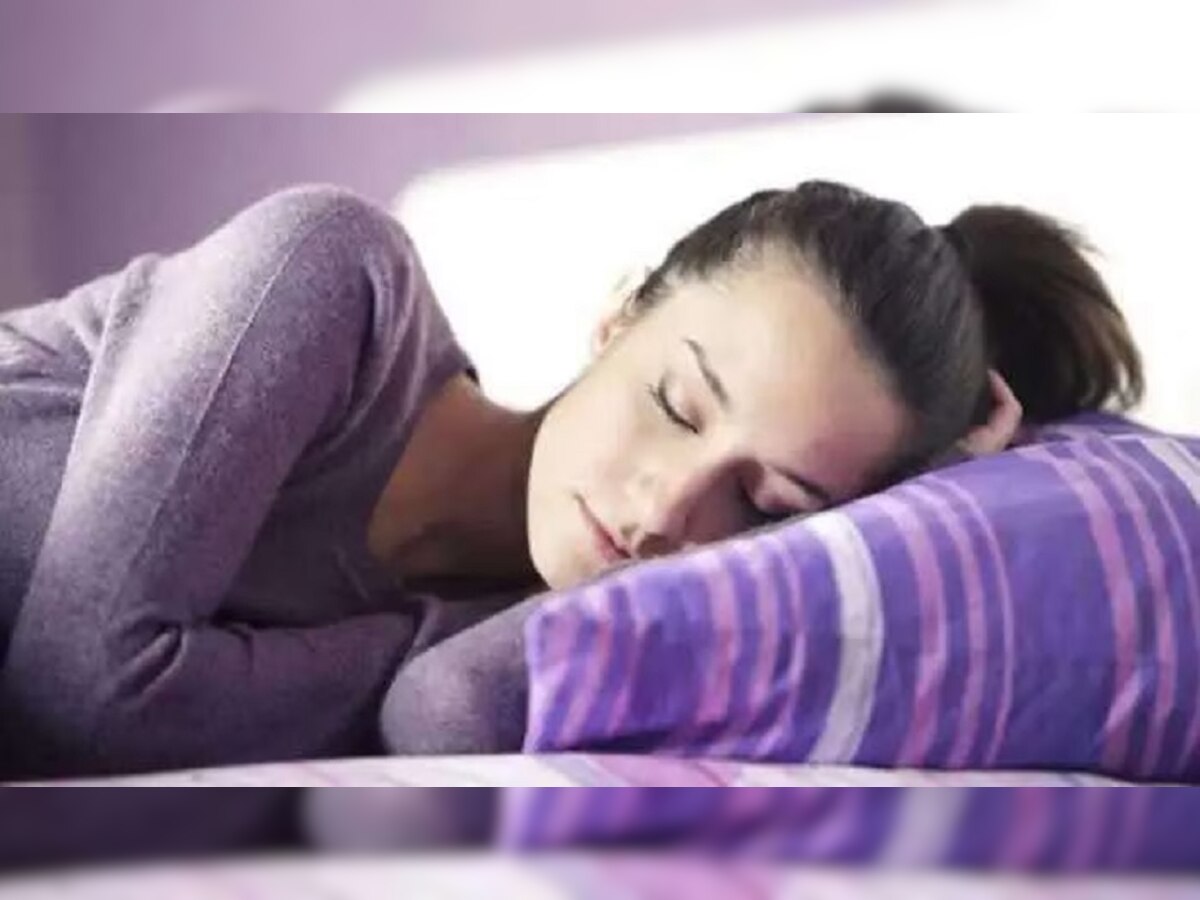 World Sleep Day 2023 : झोप आपल्यासाठी किती महत्त्वाची? 'वर्ल्ड स्लिप डे'च्या निमित्तानं जाणून घ्या रंजक फॅक्ट्स... title=