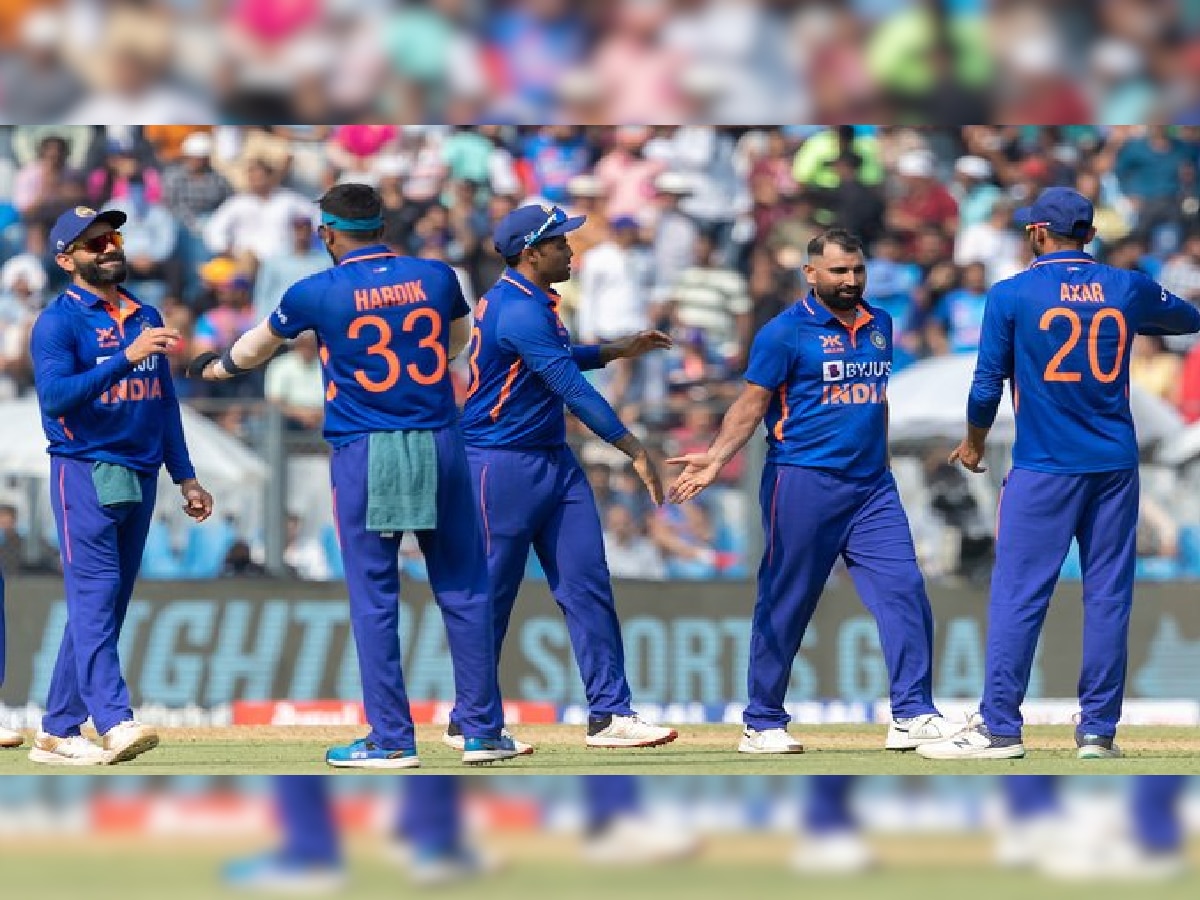 IND vs AUS : भारतीय गोलंदाजाच्या भेदक माऱ्यासमोर कांगारू गडगडले; टीम इंडियाला जिंकण्यासाठी 189 रन्सचं आव्हान title=