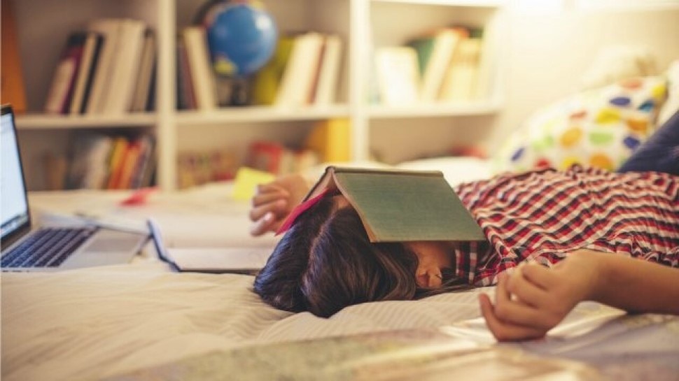 Sleep During Study: अभ्यास करताना झोप लागते? आळस नव्हे, &#039;ही&#039; आहे खरी समस्या; जाणून घ्या सविस्तर