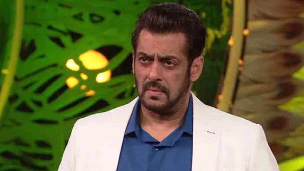 Salman Khan Threat: जीवे मारण्याच्या धमकीनंतर सलमानच्या घराबाहेर पोलिसांचा कडक बंदोबस्त, पहा VIDEO