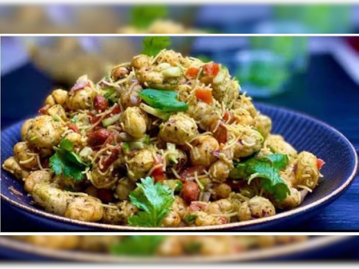 Makhana Chaat Recipe: वजन कमी होण्यास मदत करतो 'मखना चाट', वाचा कशी कराल घरच्या घरी झटपट रेसिपी तयार... title=