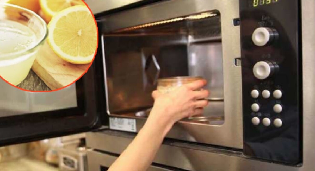 Kitchen Hacks 2 कप पाण्यात लिंबाचा रस टाकून Microwave मध्ये ठेवा; असा Result मिळेल की व्हाल