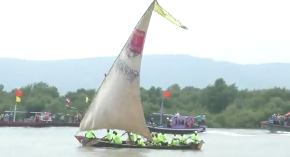 Kundlika Bay boat race